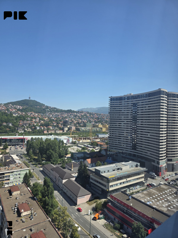 Prostran dvosoban stan Socijalno 9