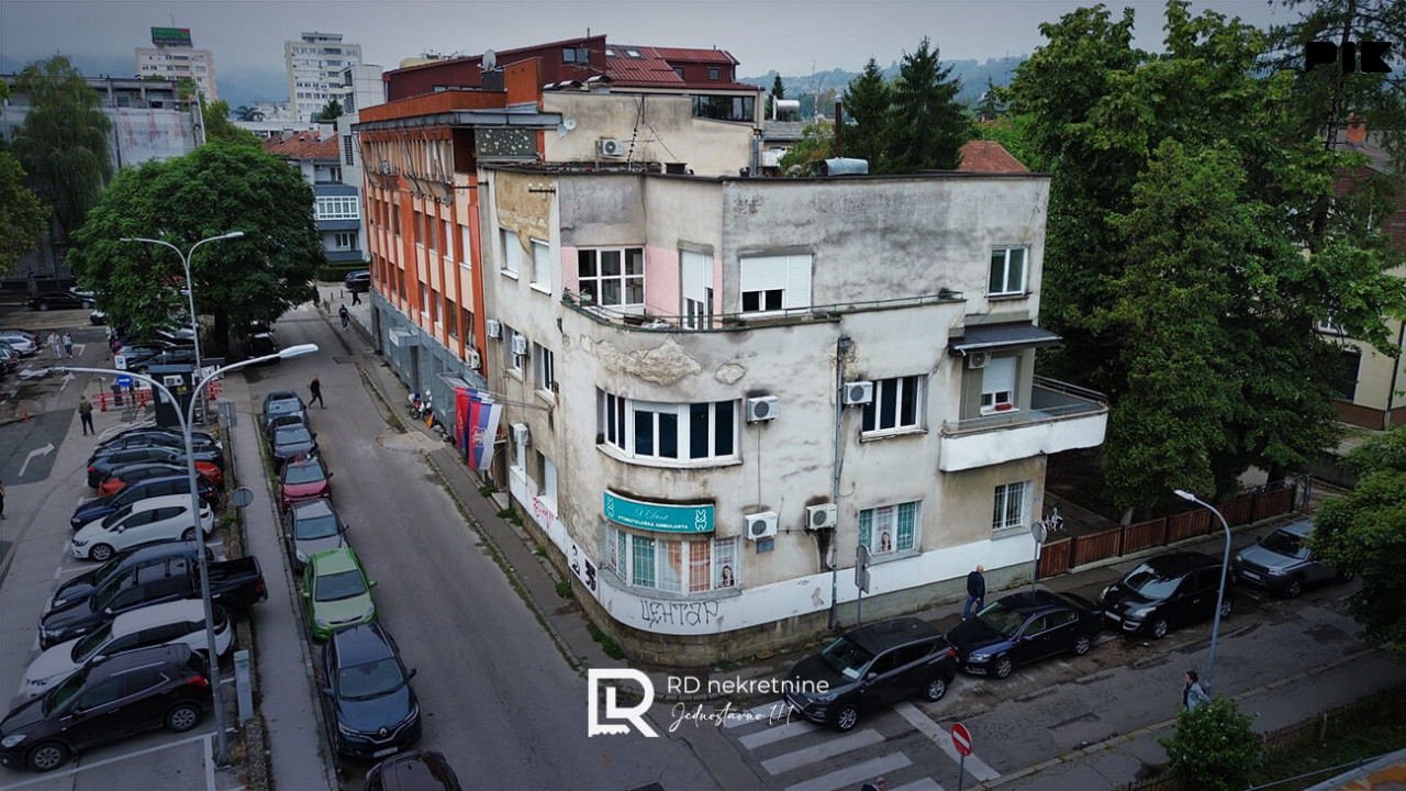 Na prodaju trosoban stan u strogom centru, 68m2