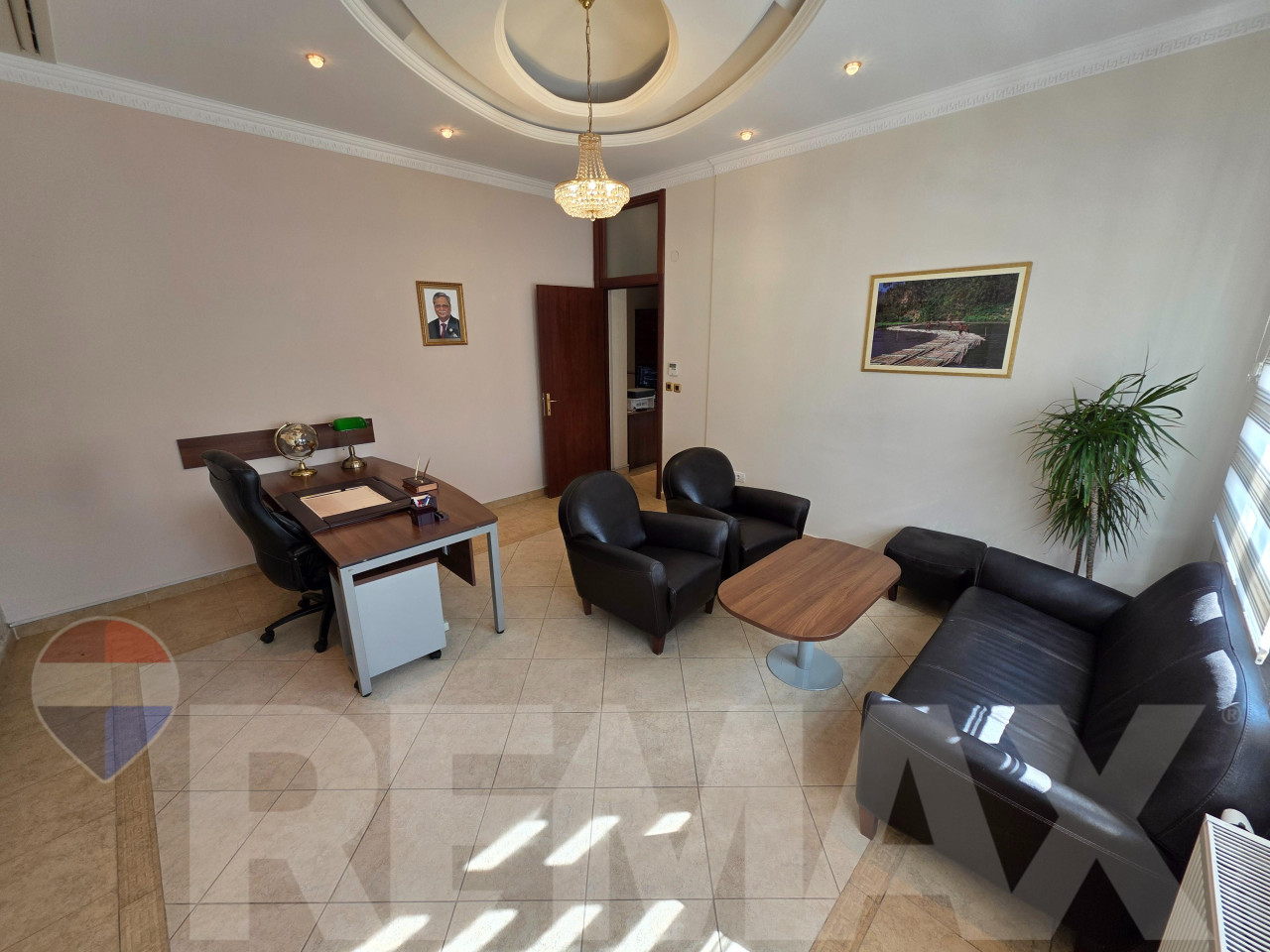 Odličan kancelarijski prostor 79m2 u Centru 10