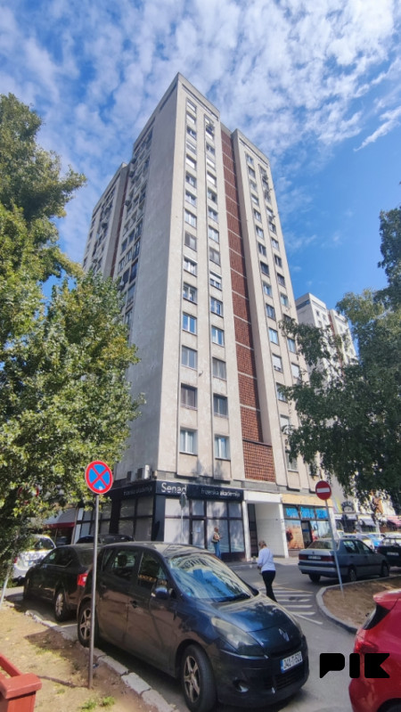 Grbavica, Vilsonovo, renoviran trosoban stan!