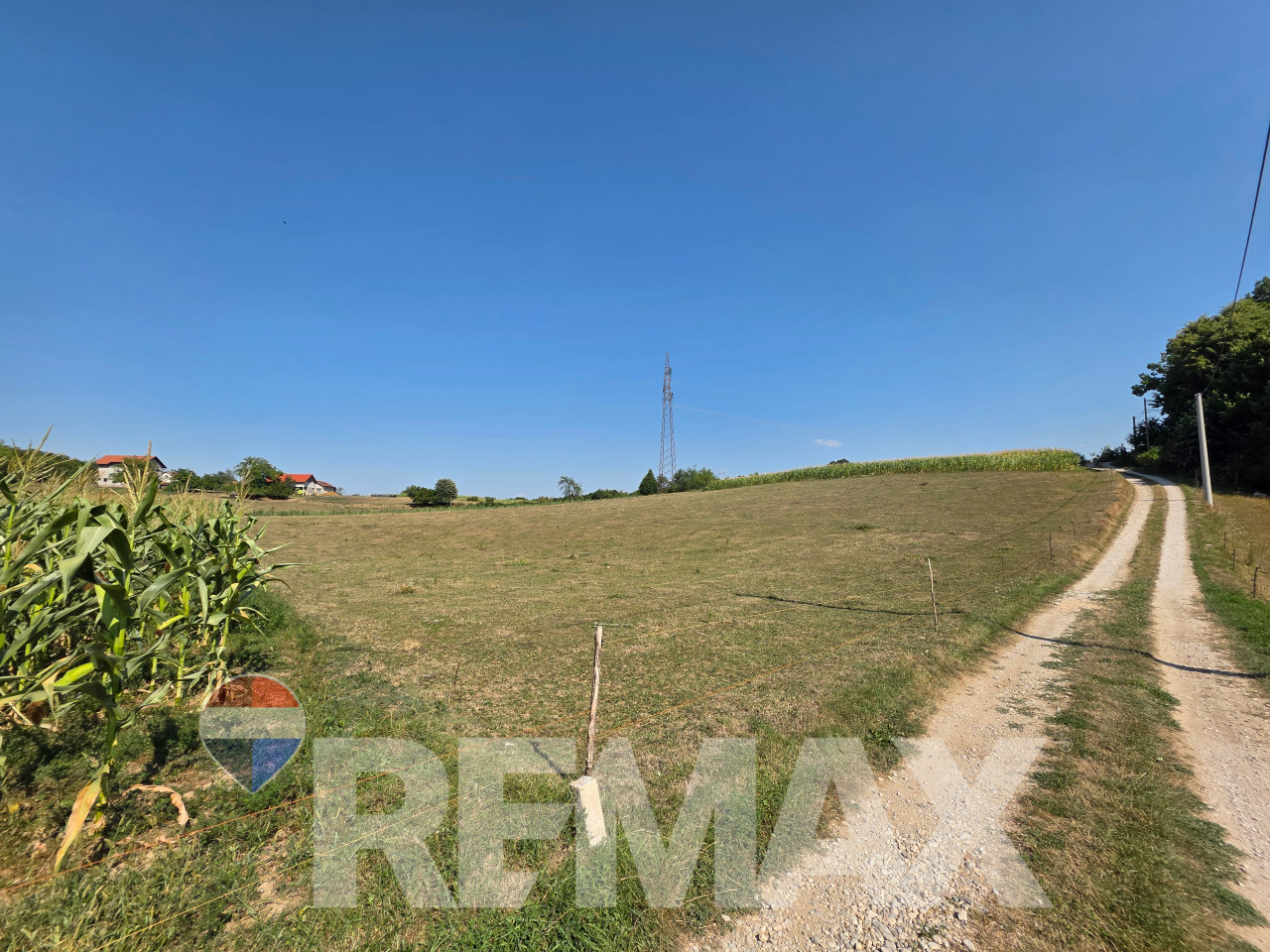 Plac 4209m2,Bukvalek, moguce parcelisanje, gradska struja i voda