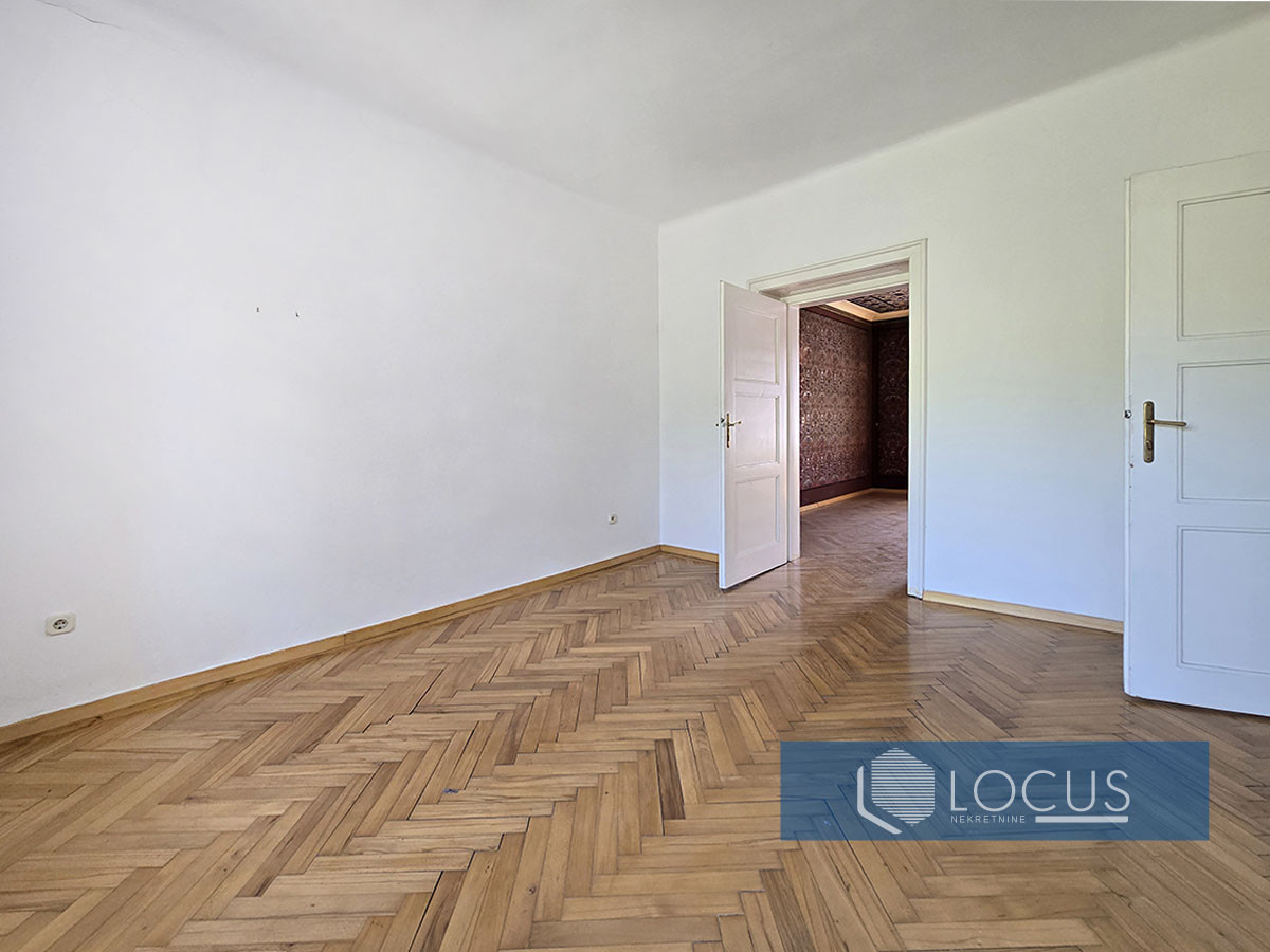 LOCUS: Trosoban stan 136m2, ul. Karpuzova, Stari Grad 4