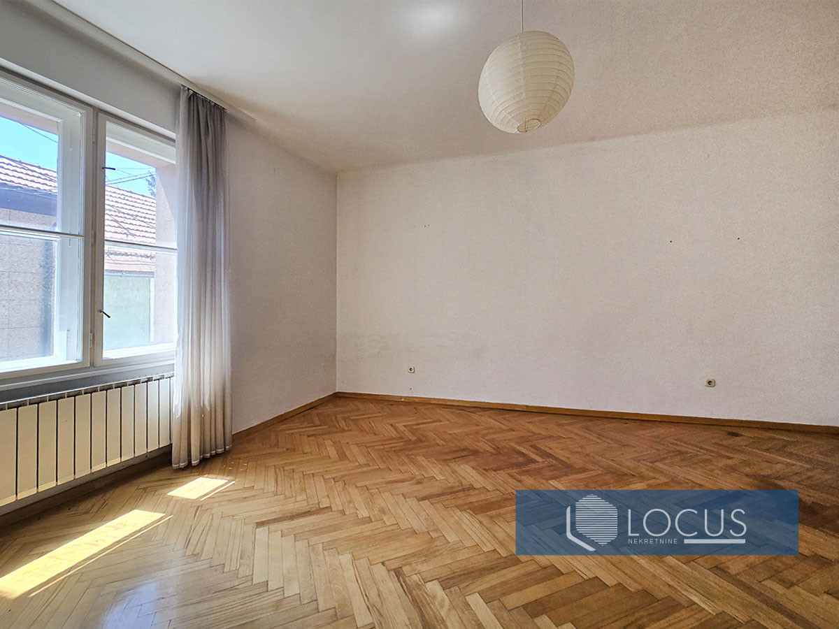 LOCUS: Trosoban stan 136m2, ul. Karpuzova, Stari Grad 5