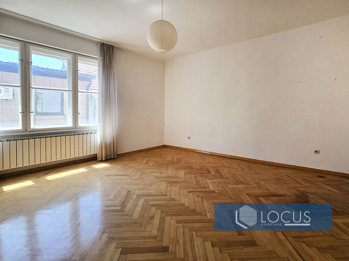 LOCUS: Trosoban stan 136m2, ul. Karpuzova, Stari Grad 6