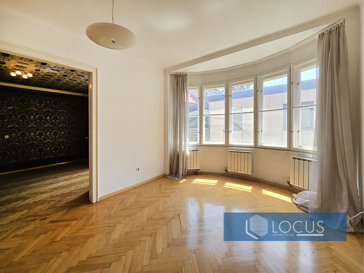 LOCUS: Trosoban stan 136m2, ul. Karpuzova, Stari Grad 9
