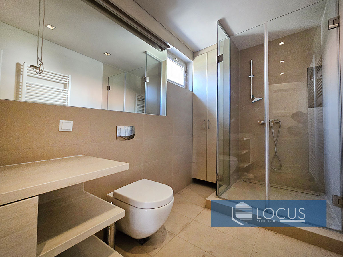 LOCUS: Trosoban stan 136m2, ul. Karpuzova, Stari Grad 10
