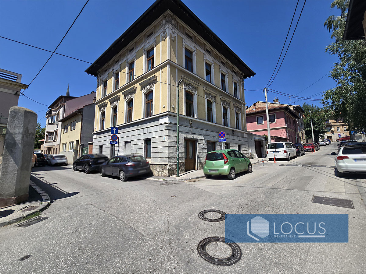 LOCUS: Trosoban stan 136m2, ul. Karpuzova, Stari Grad 12