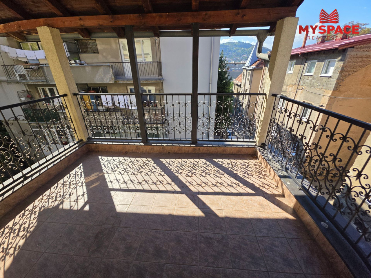 MY SPACE/ Stan sa garazom/ Centar/ Kosevo/ 130 m2 3