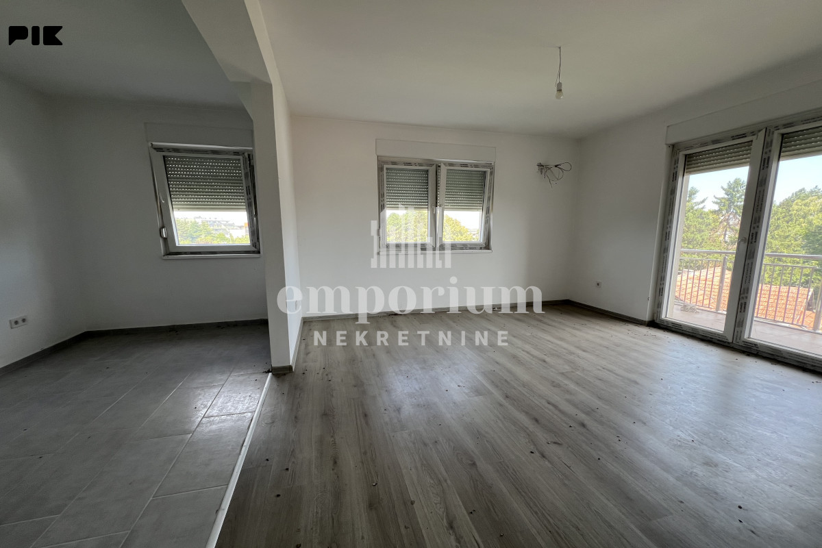 Useljiv trosoban stan 73m2 na III spratu sa liftom ID:2782/EN 2