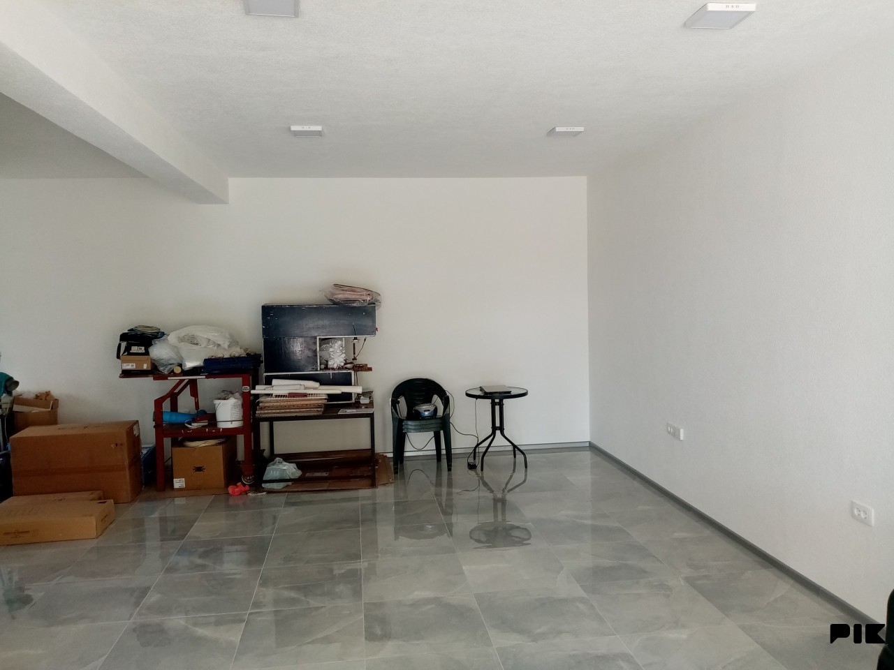POVOLJNO IZNAJMLJUJEM Poslovni prostor Cazin 60m2 3