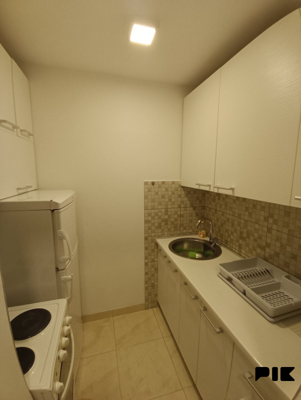 Izdajem renoviran i opremljen stan 40m2, Kosevsko Brdo 6