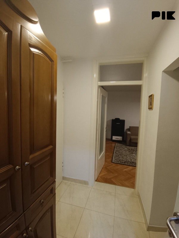 Izdajem renoviran i opremljen stan 40m2, Kosevsko Brdo 7