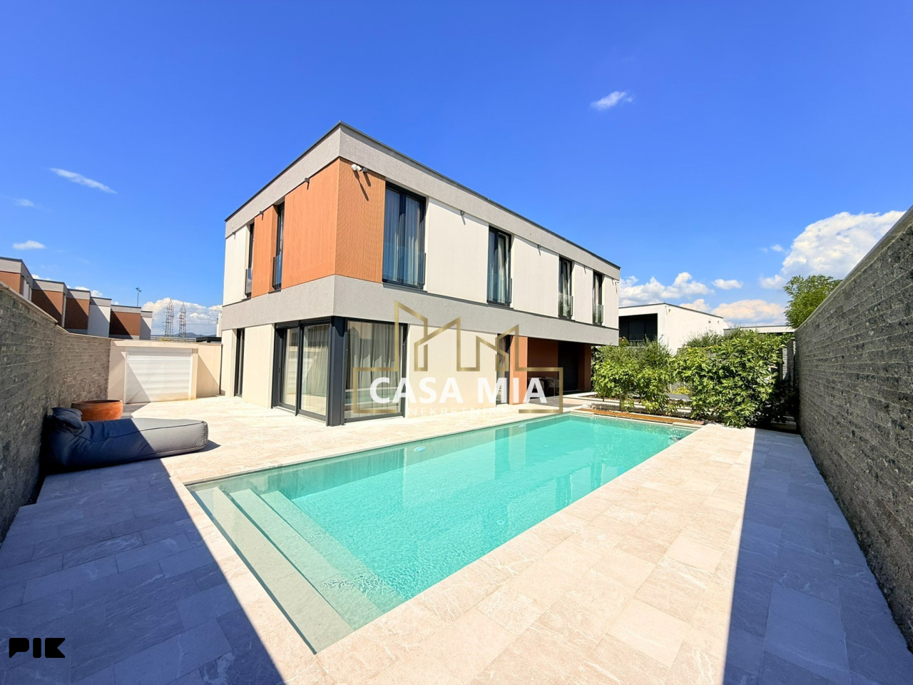 CASA MIA / Luksuzna kuća sa bazenom / 234m2 / Ilidža