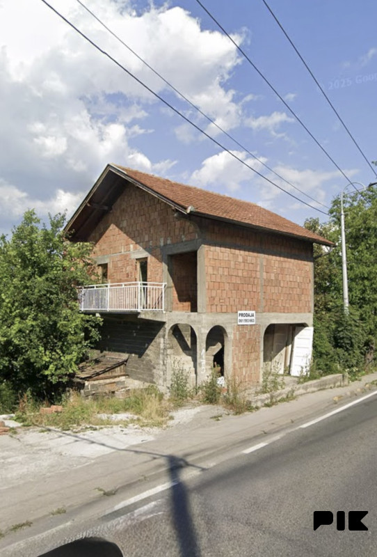 KOBILJA GLAVA 2 KUCE I POMOCNI OBJEKAT 3
