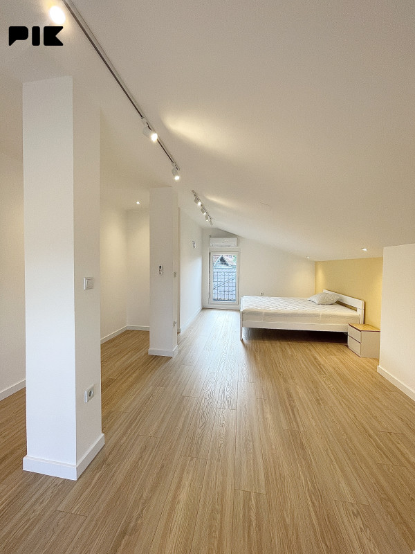 Delux dvoetažni stan 85 m2 Grbavica Vraca, bašta i parking 22