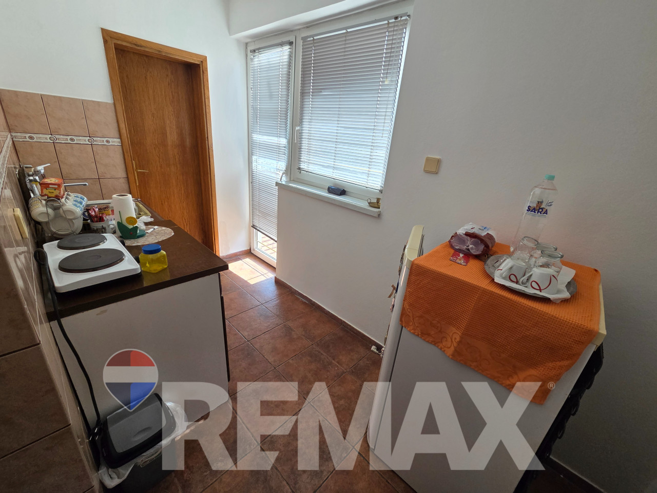 Stambeno-poslovni objekat Gradiška,3 etaže,parking, 2km od centra 8