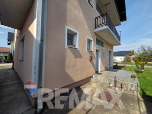 Stambeno-poslovni objekat Gradiška,3 etaže,parking, 2km od centra photo 3
