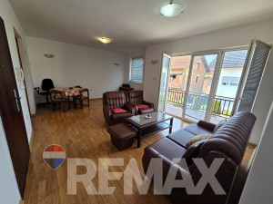 Stambeno-poslovni objekat Gradiška,3 etaže,parking, 2km od centra photo 4