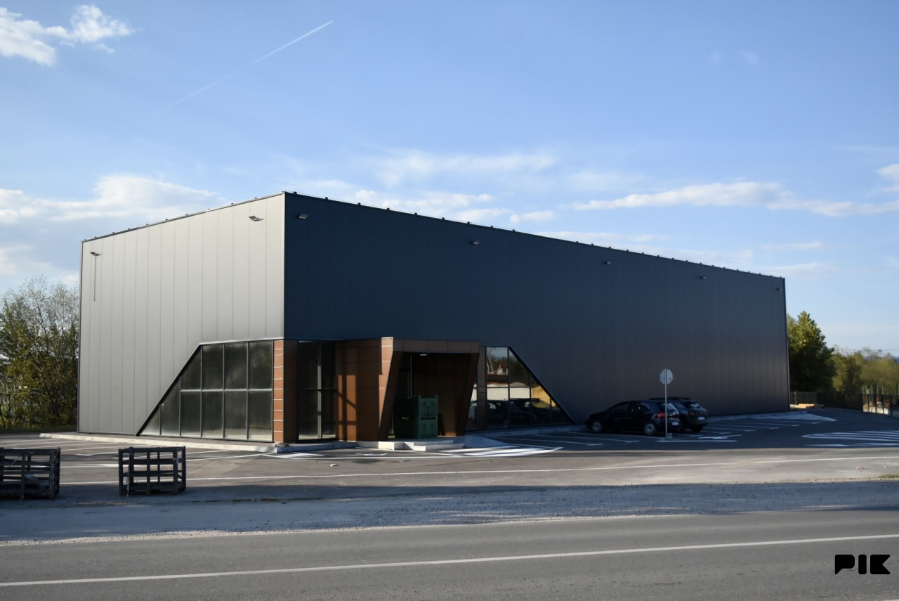 Poslovni prostor Hala Živinice Križaljka 3