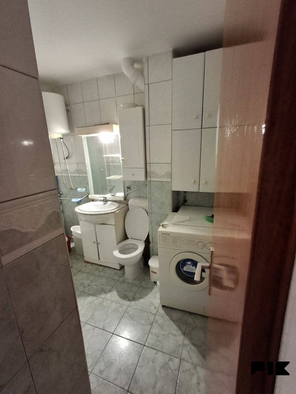 Prodaje se dvosoban stan u centru u Mostaru površine 66m2 11