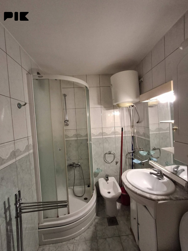 Prodaje se dvosoban stan u centru u Mostaru površine 66m2 12