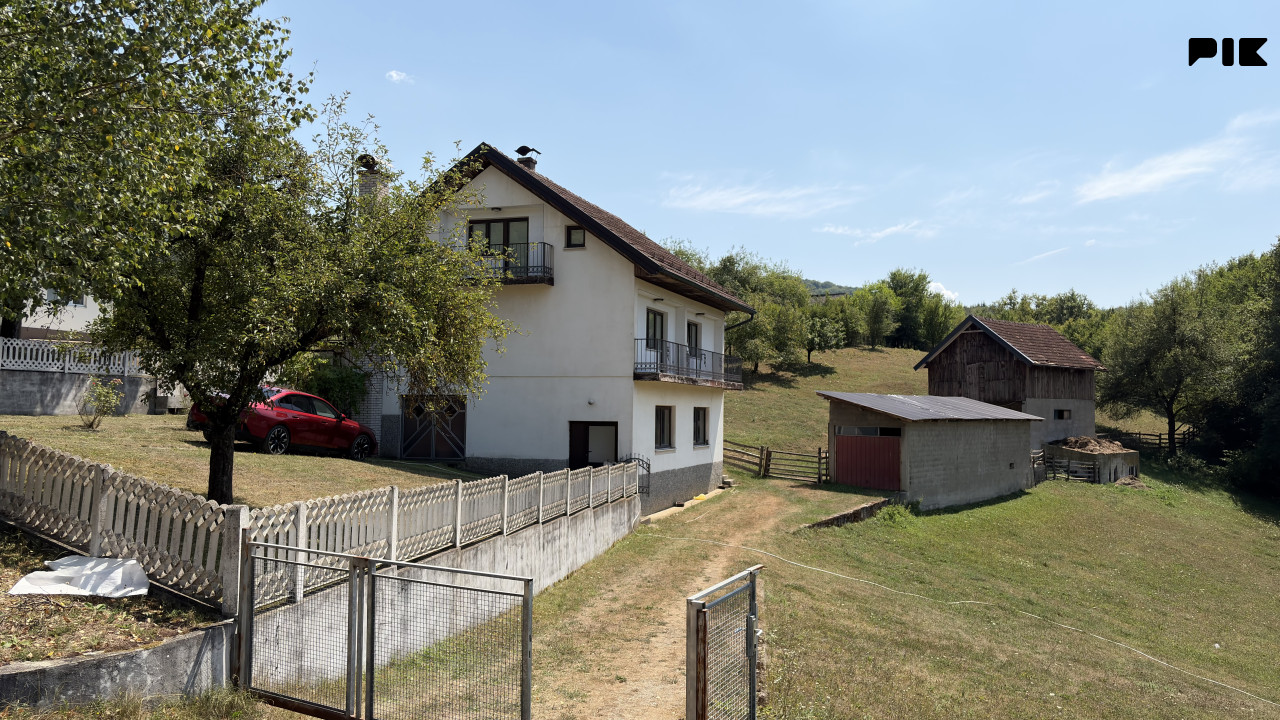 Kuća sa 7.114 m2 zemljišta i pomoćnim objektima - Kreševo 3