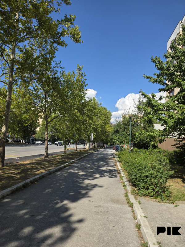 Luksuzno opremljen trosoban stan na Dobrinji 17