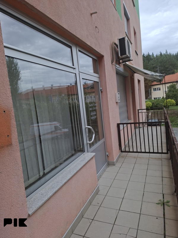 Poslovni prostor Banovići 6