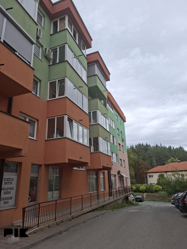 Poslovni prostor Banovići 8