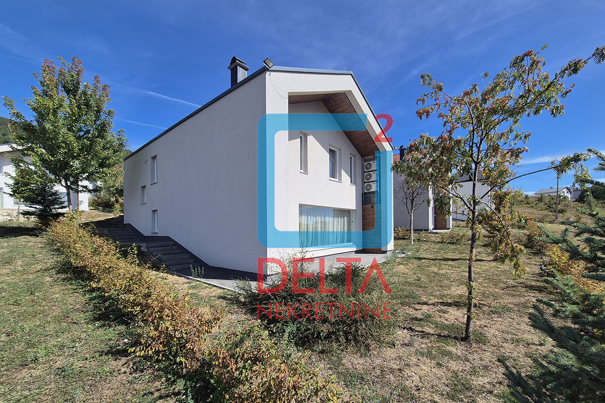 Namještena luksuzna vila / kuća / 2 parking mjesta /Poljine Hills