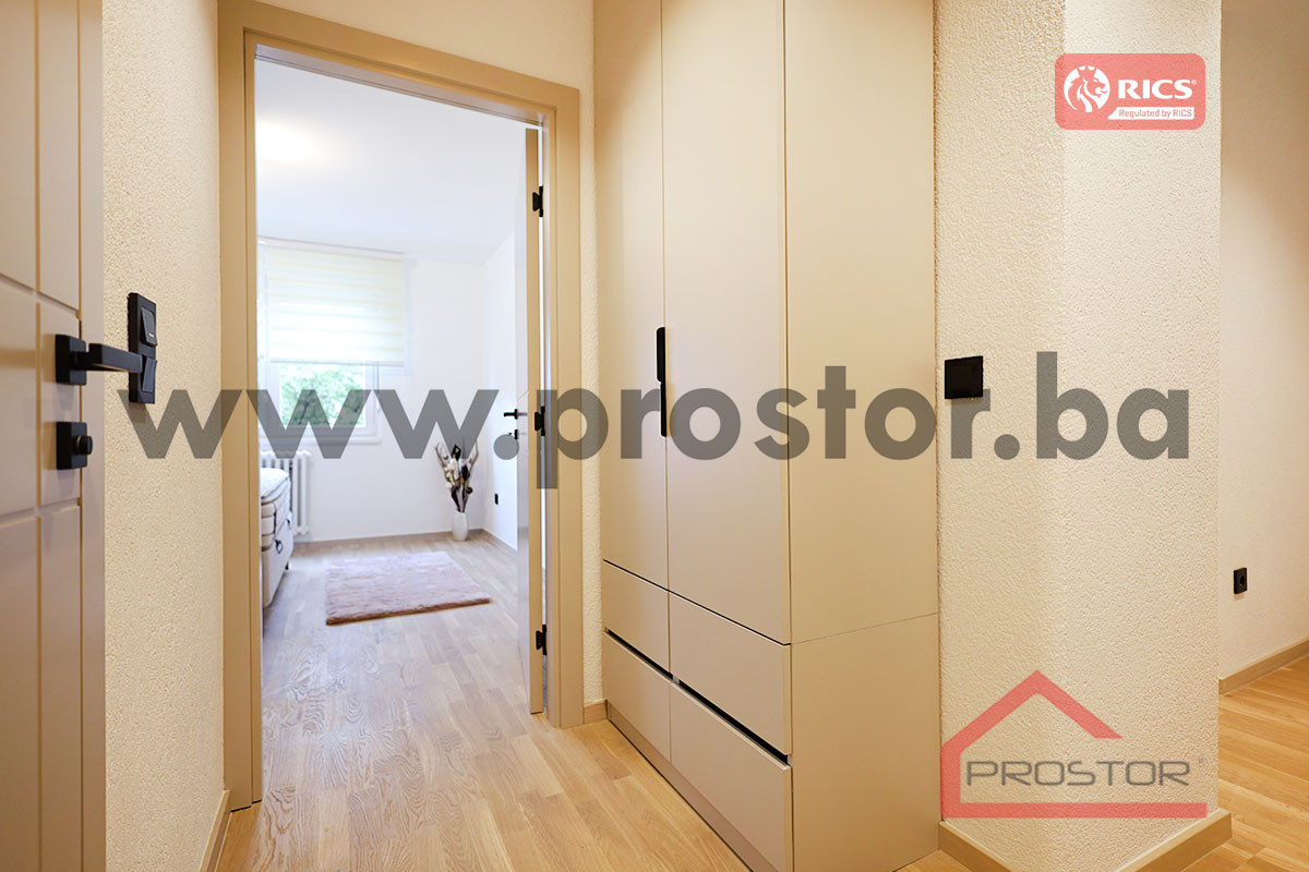PROSTOR prodaje: Namješten trosoban stan, Dobrinja 17