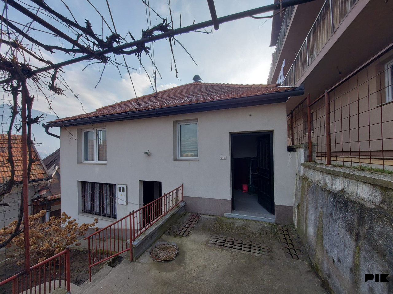 Kuća 200 kvadrata na dva kata, Travnik 2