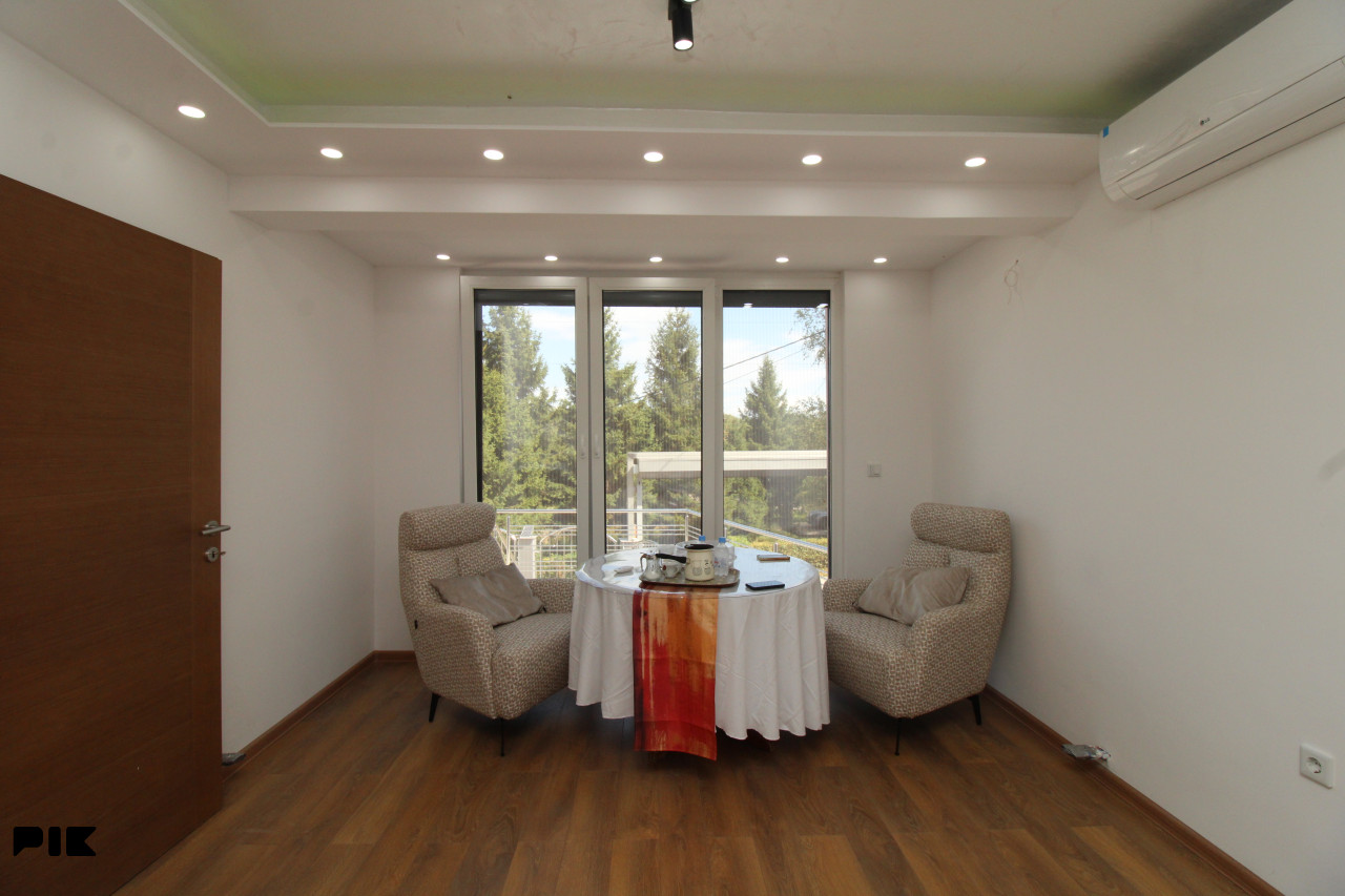 PRO COST | KUĆA SA DVA APARTMANA, VELIKIM DVORIŠTEM I TERASOM photo 5