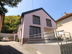 PRO COST | HOUSE WITH TWO APARTMENTS, LARGE YARD AND TERRACE