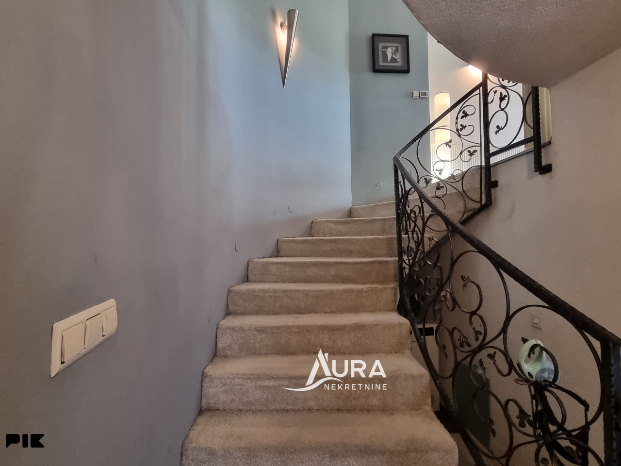 AURA/ Šarmantna kuća u srcu starog grada 18