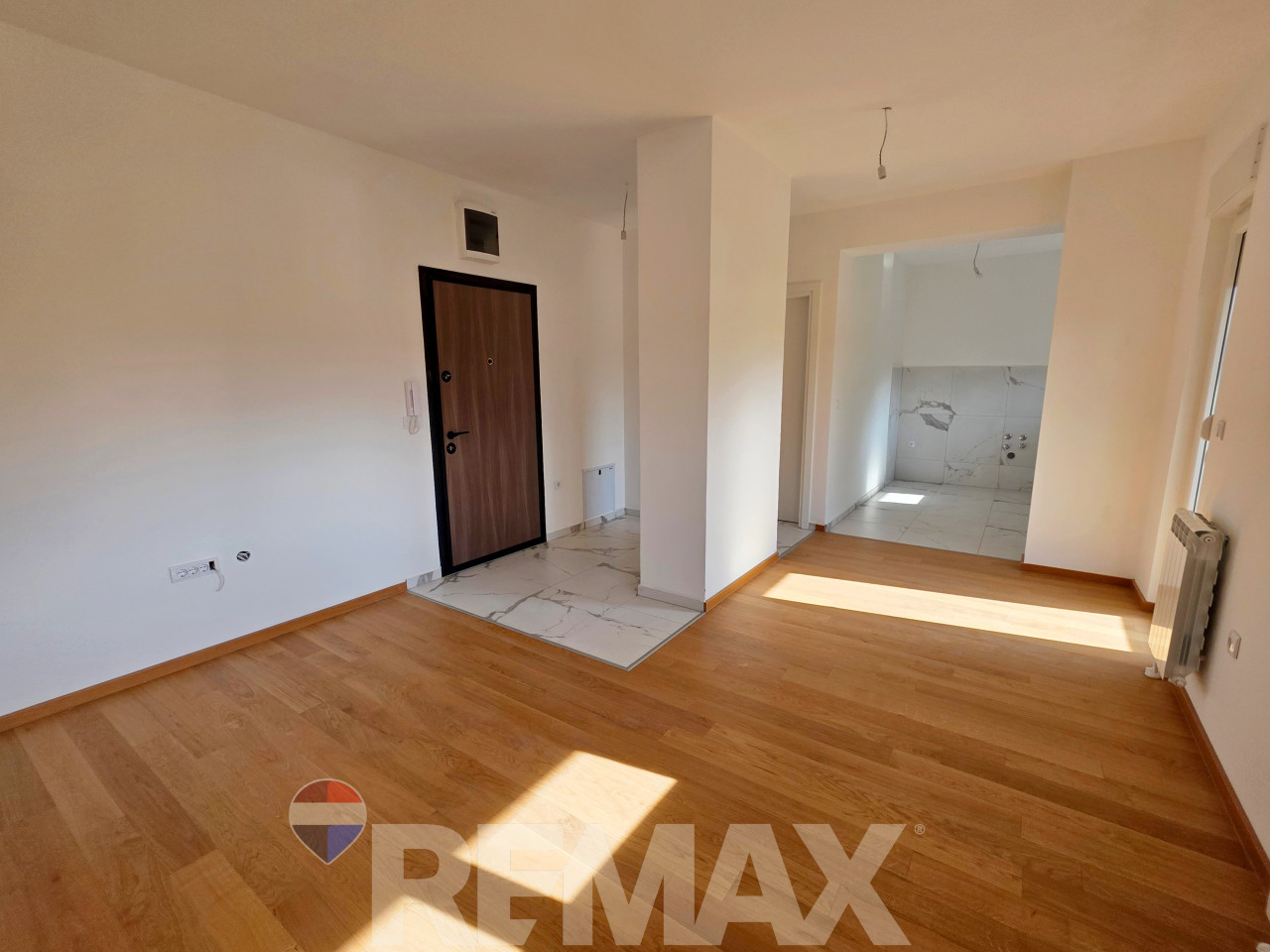 Nenamješten dvosoban stan 50m2 na Mejdanu 2