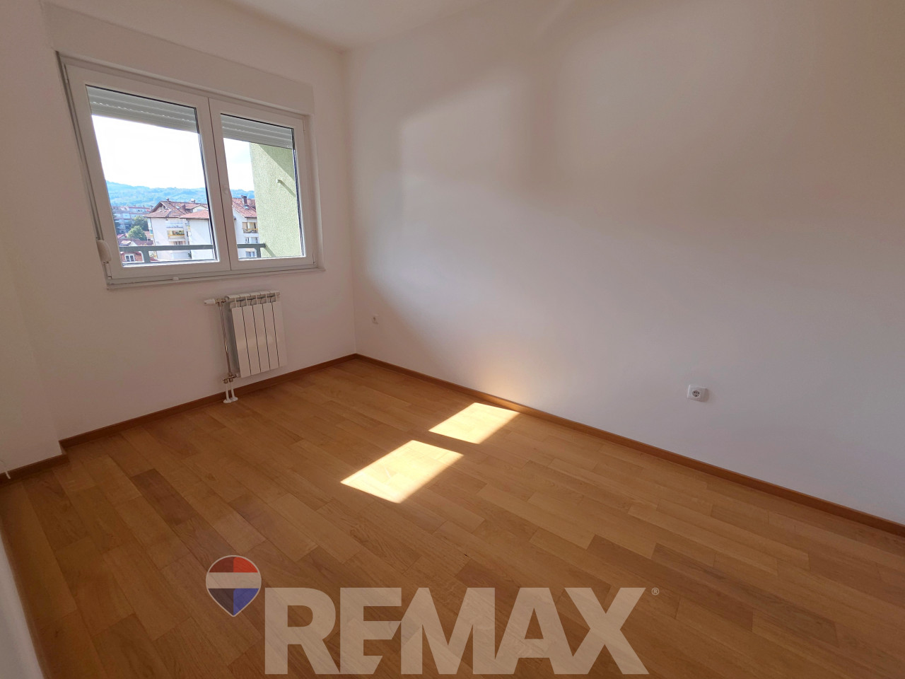 Nenamješten dvosoban stan 50m2 na Mejdanu 7
