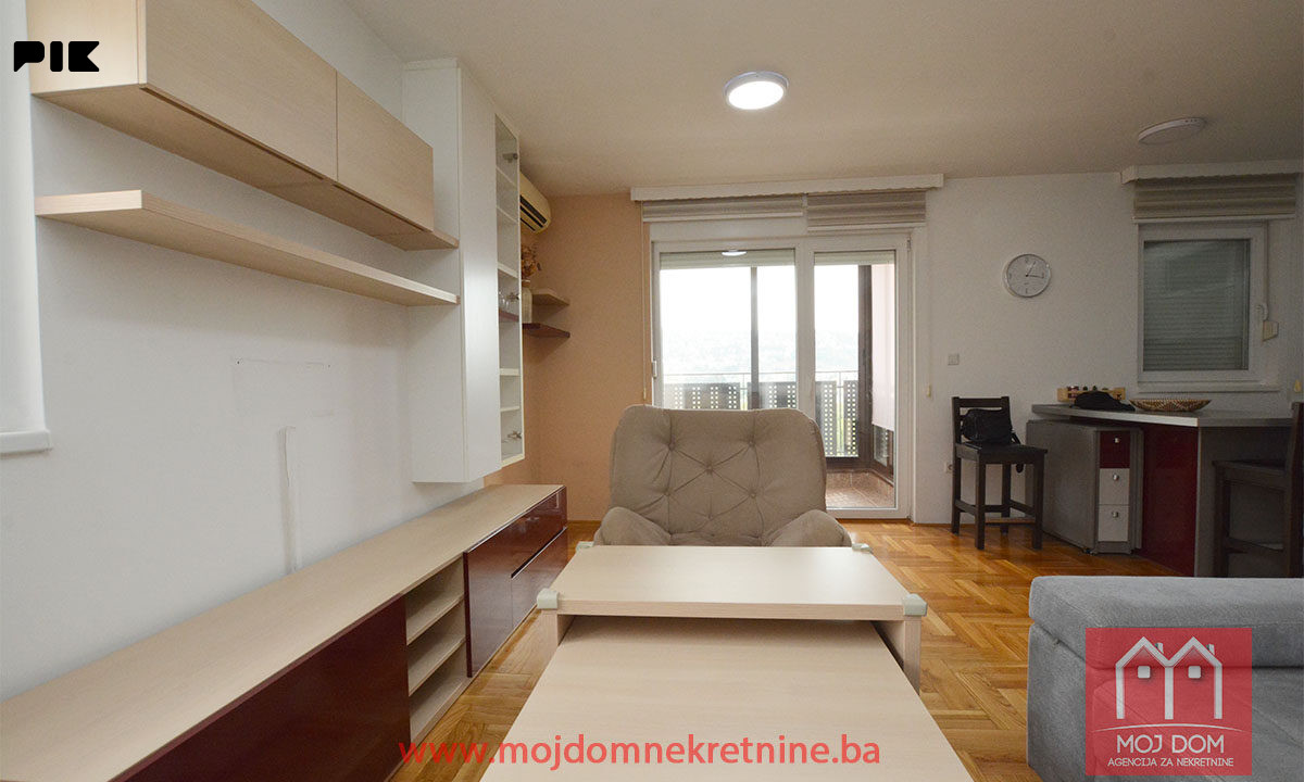 Trosoban stan sa balkonom i garazom 57,75m2 Miljacka 3