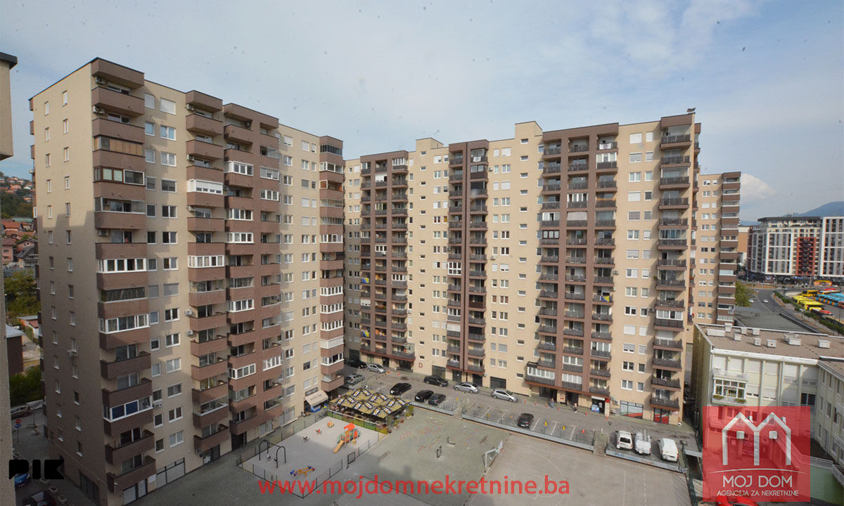 Trosoban stan sa balkonom i garazom 57,75m2 Miljacka