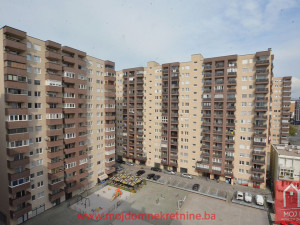 Trosoban stan sa balkonom i garazom 57,75m2 Miljacka