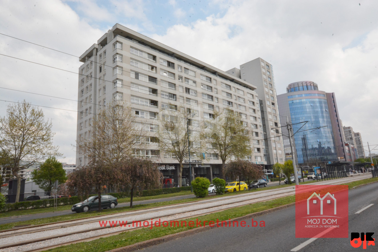 Trosoban stan sa lođom 67m2 u zgradi Unigradnje Otoka