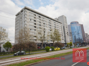 Trosoban stan sa lođom 67m2 u zgradi Unigradnje Otoka