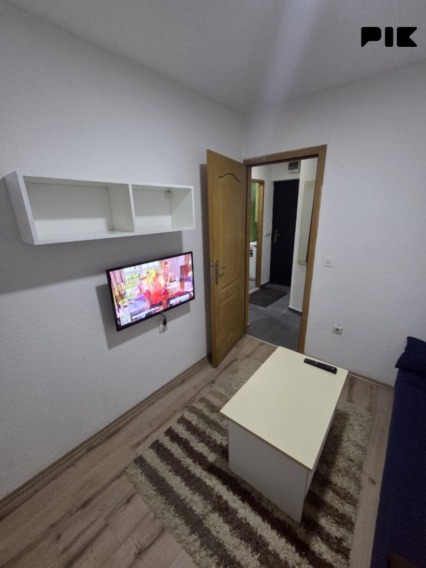 Izdaje se dvosoban stan40m2 NAMJEŠTEN 150m od OMEGE I 400m od BCC