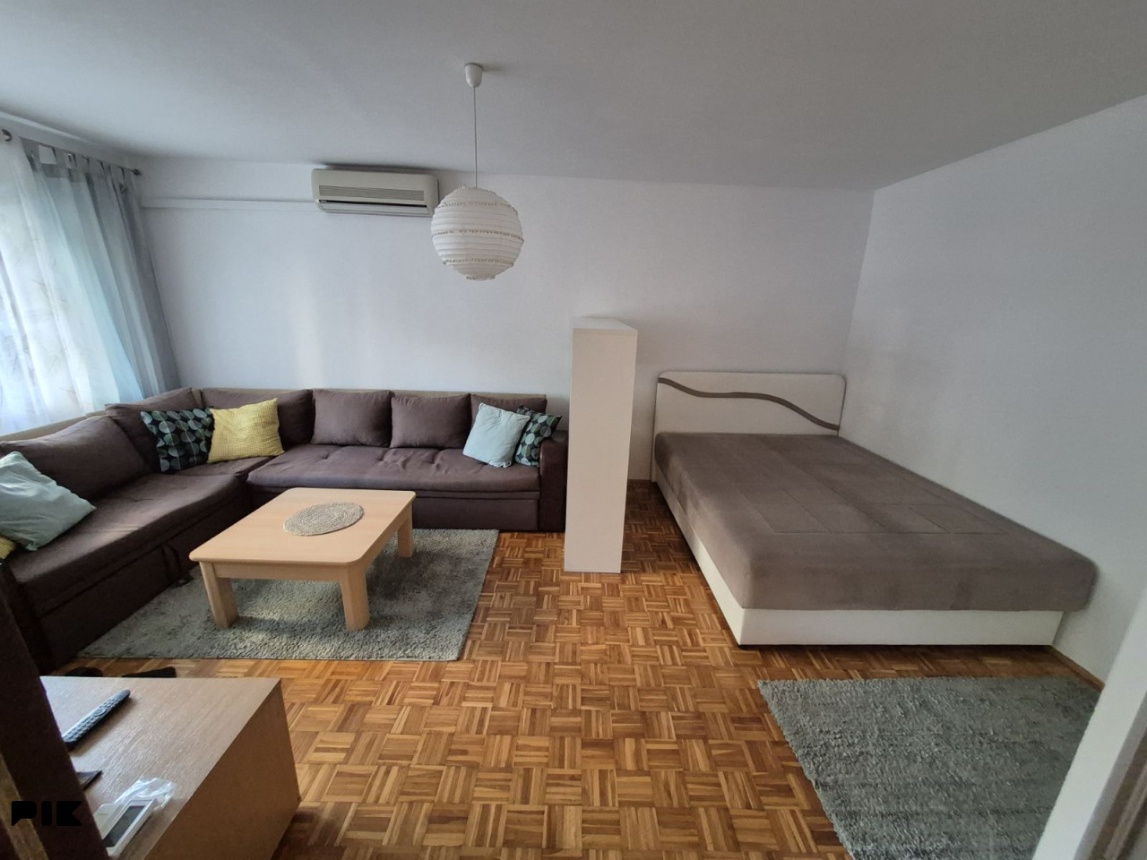 Izdavanje dvosobnog stana 54m2 Pecara 2