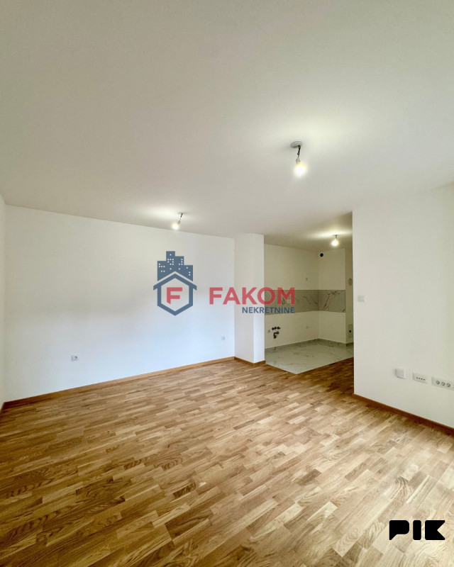 Na prodaju odličan četverosoban stan, nova gradnja 3