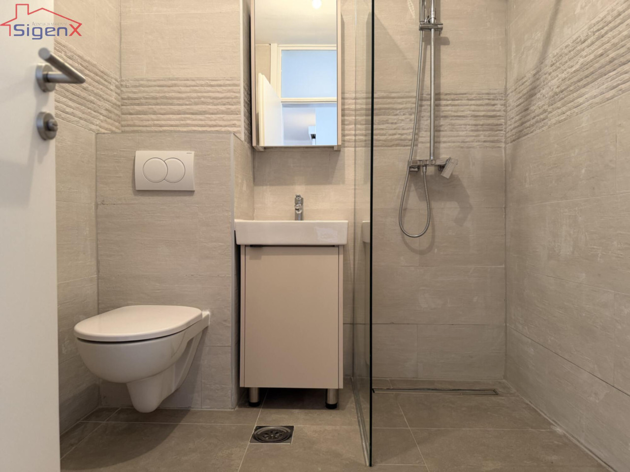 NOVO ADAPTIRAN/Trosoban stan/Vojničko polje/77 m2/balkon 23