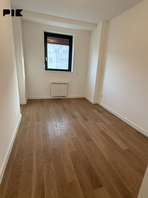 Trosoban stan 83m2 - naselje Centar (pogodan za poslovanje) 7
