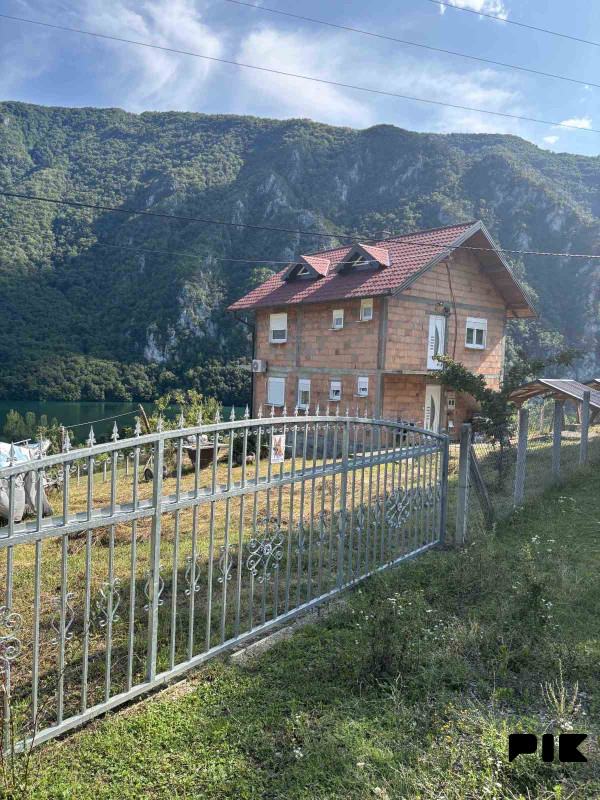 Kuca na jezeru Peručac zamjena za kucu u Sarajevu i okolini.