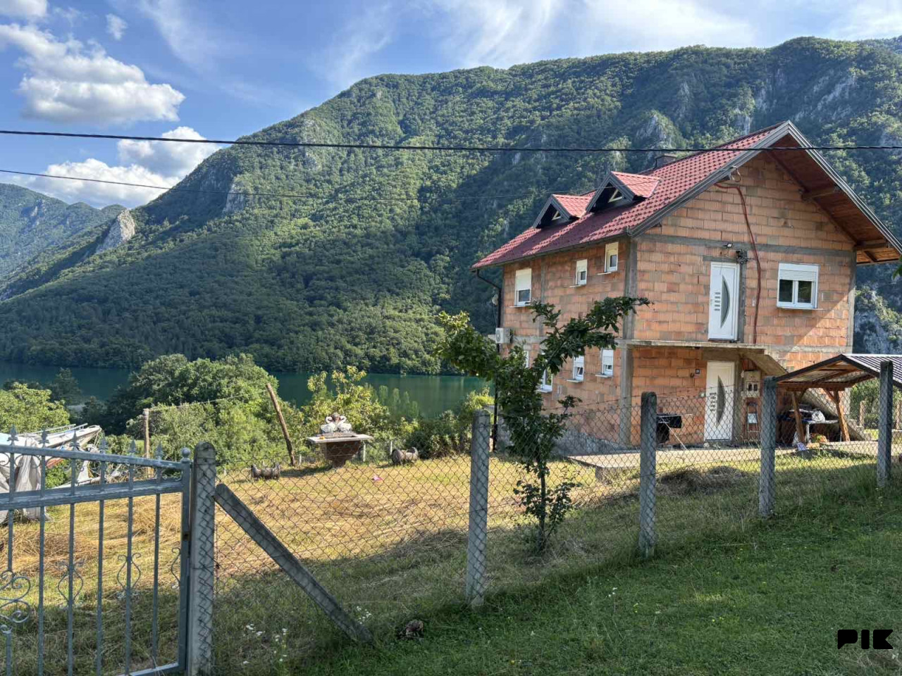 Kuca na jezeru Peručac zamjena za kucu u Sarajevu i okolini. 2