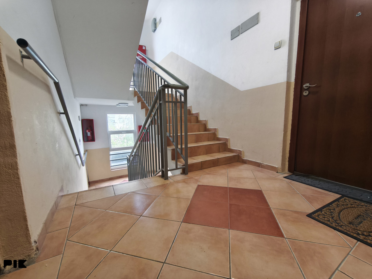 TROSOBAN STAN 50m2 ŽUTE ZGRADE - PETRIĆEVAC 4